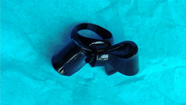 Plastic Bow Ring