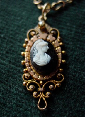 Late Victorian Agate and Seed Pearl Lavalier