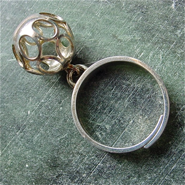 Elis Kauppi for Kupittaan Kulta dangle ring