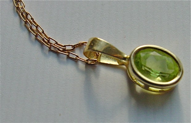 14k peridot pendant
