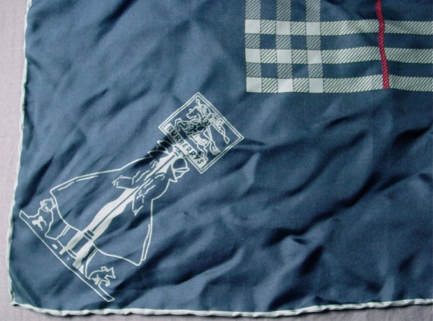 burberrys scarf detail