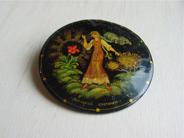 Hand painted russian tole brooch