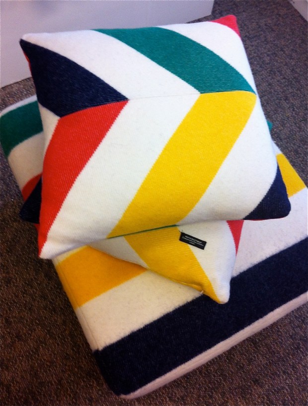 Hudson's Bay Point Blanket Pillowa