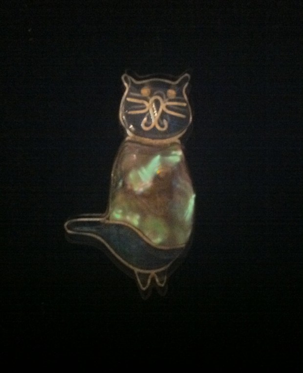 Abalone Alpaca Mexico Cat Brooch