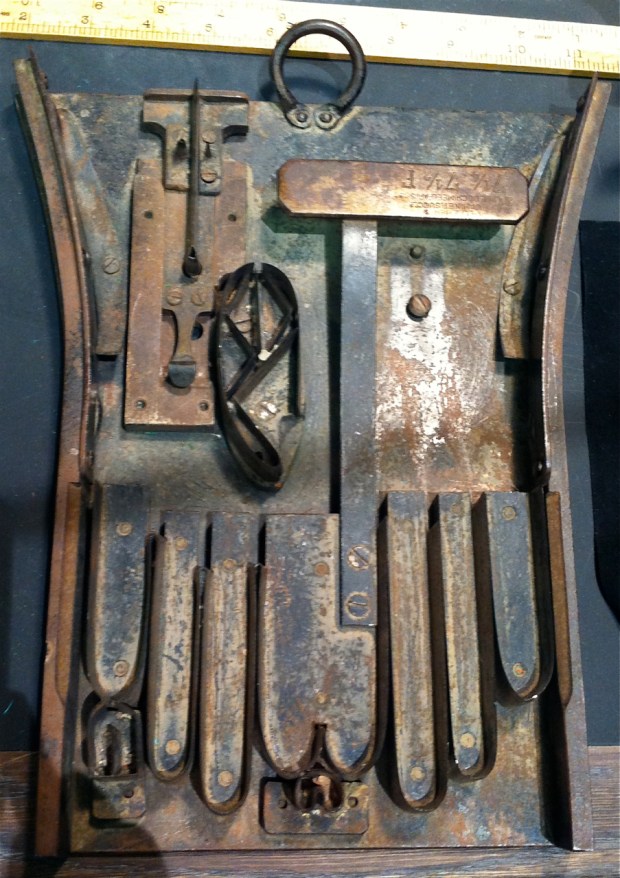 hermes glove stretcher