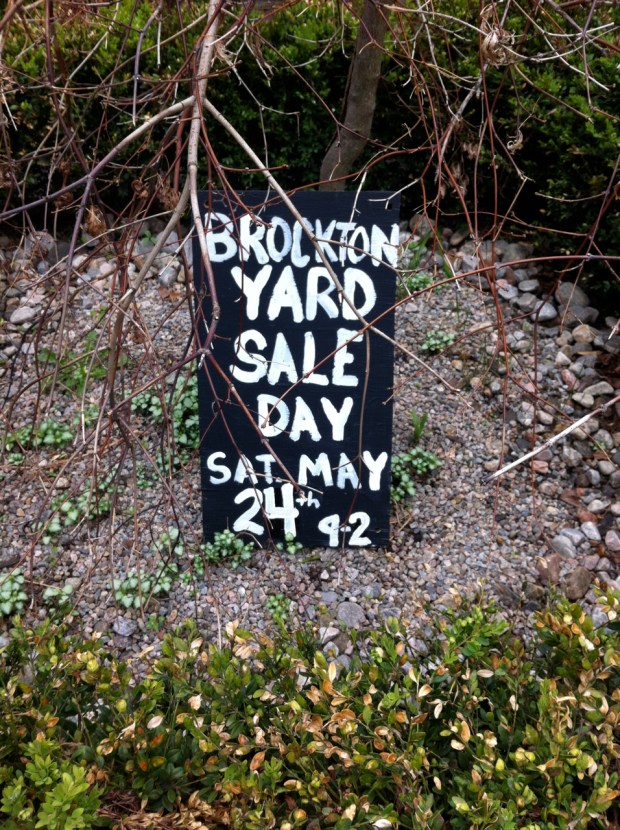 yard sale sign