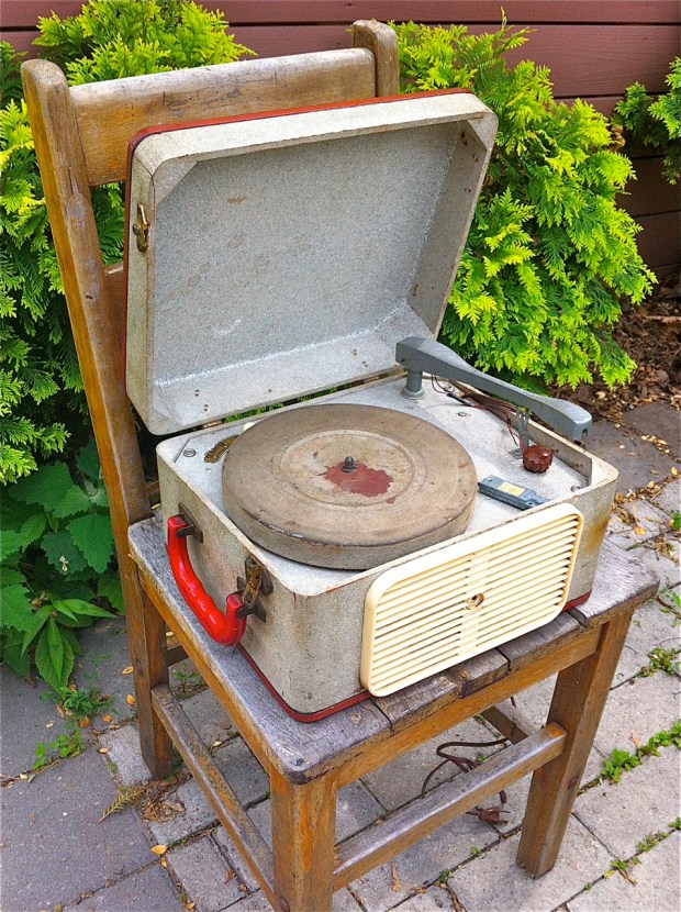 suitcase turntable