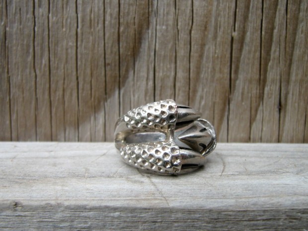 claw ring