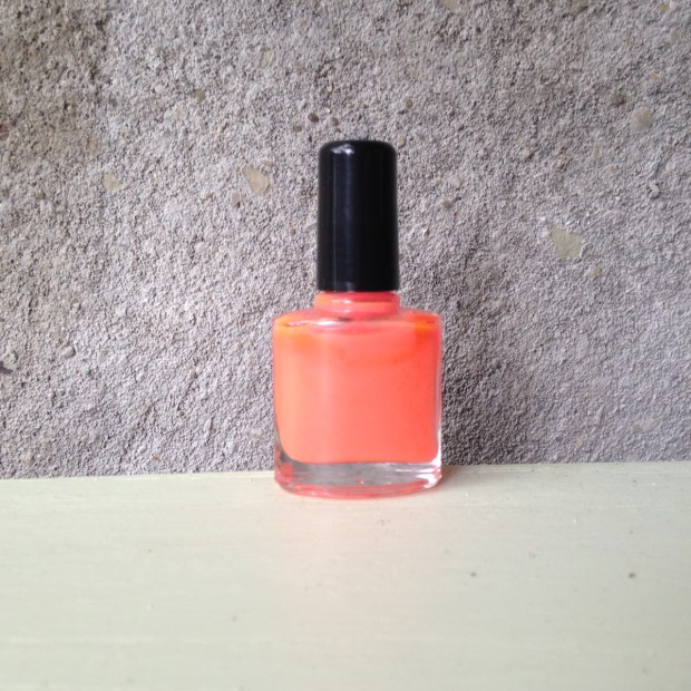 glow in the dark nail polish