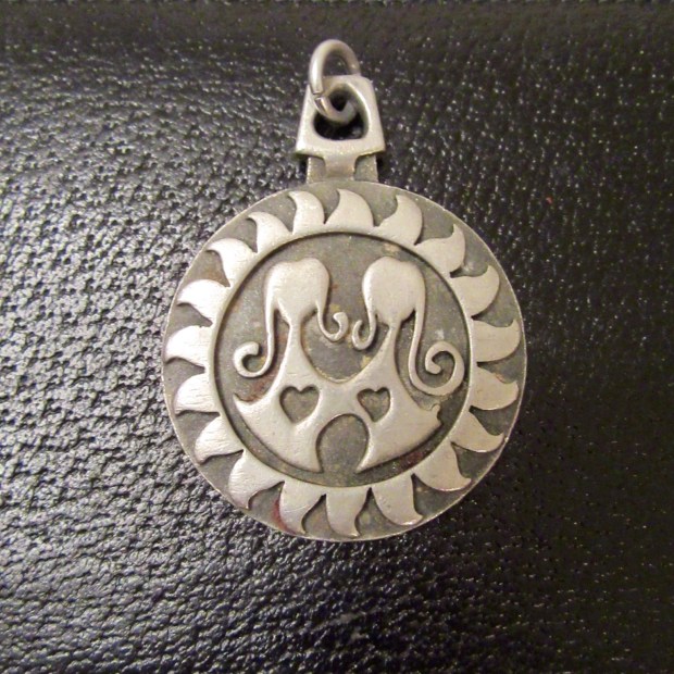 Runs Tennesmed pewter pendant