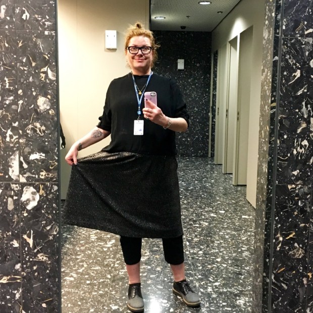 blog baselworld bathroom selfie