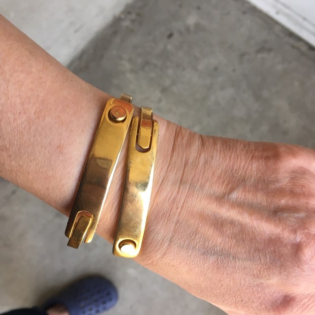 F8527407-C252-4B9E-B746-D188C7B8C941