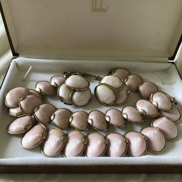 A39E7ED9-9D49-497B-9A47-63E5889D13BB